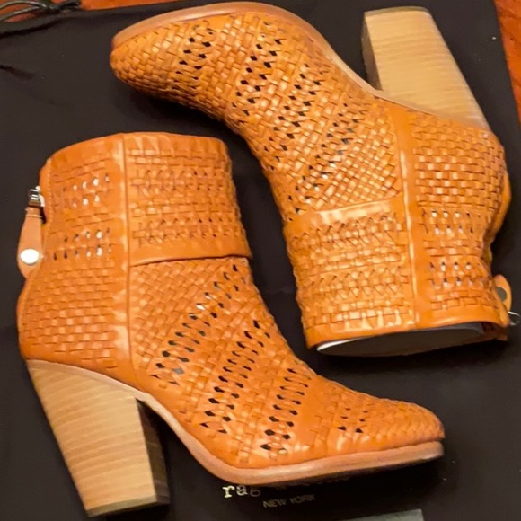 ❤️🔥HOST PICK 🥳 NIB RAG & BONE CLASSIC NEWBURY ANKLE BOOT WOVEN IN NATURAL - Picture 2 of 14